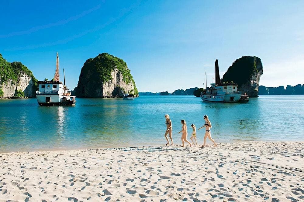 Vietnam’s extensive coastline offers beach lovers a range of idyllic destinations year-round (Source: Internet)
